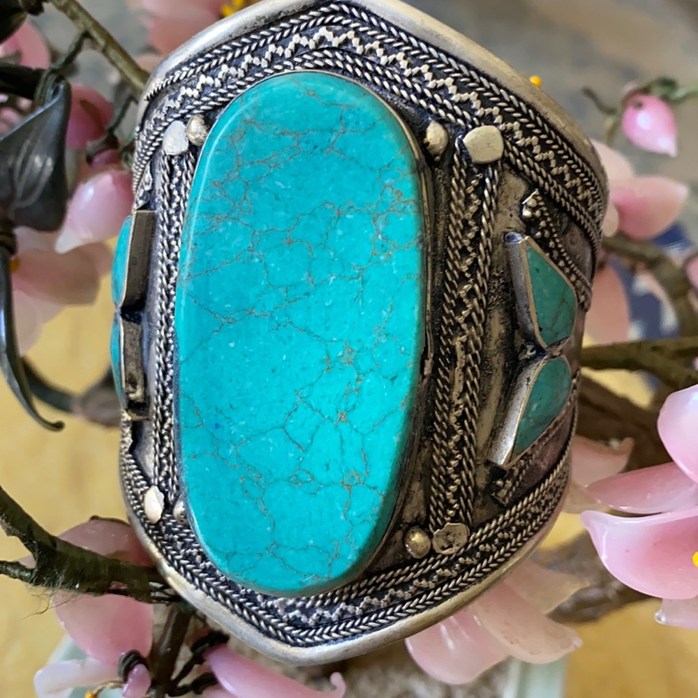 Vintage wide green turquoise cuff